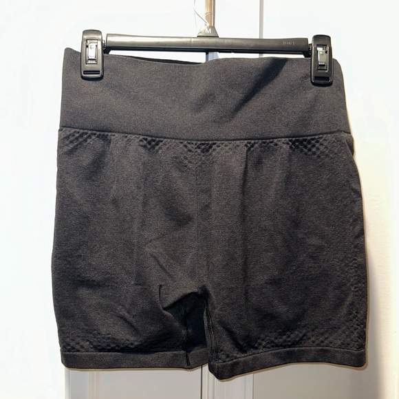 Gymshark Seamless Shorts Size Medium - Picture 2 of 3